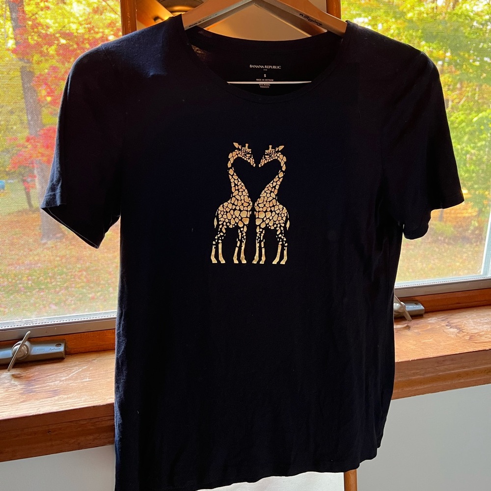 Black t shirt